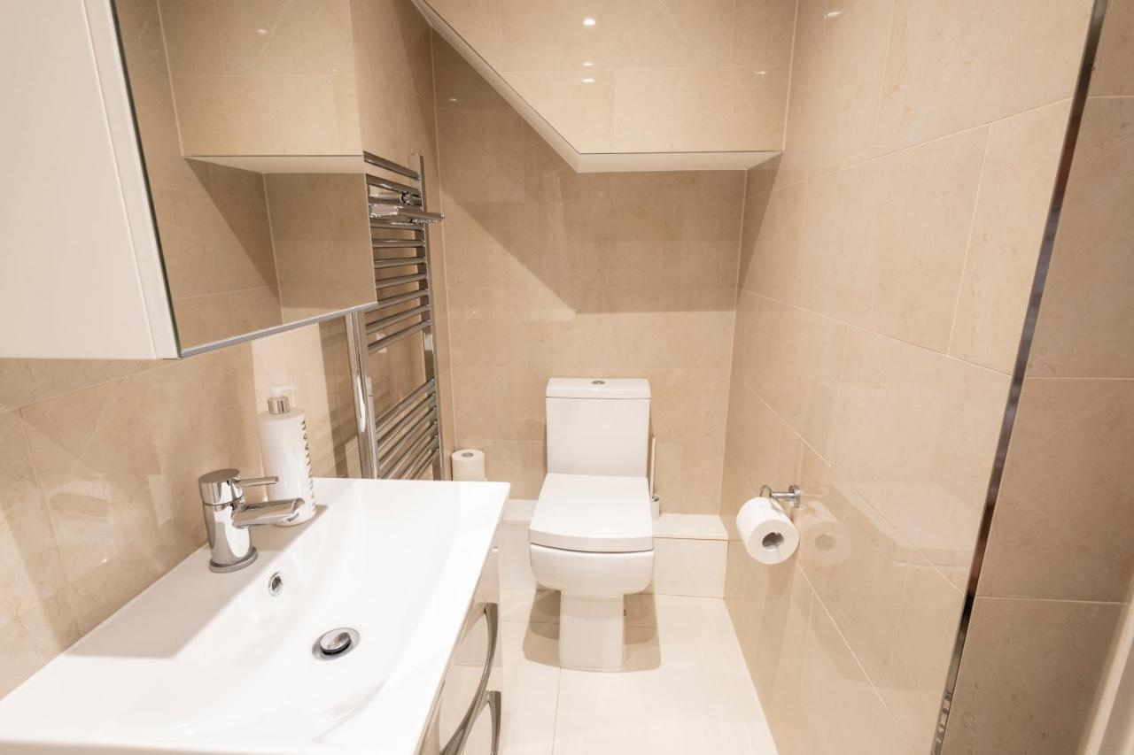 London Vegetarian Smoke & Pet Free En-Suite With Ev Parking Edgware Dış mekan fotoğraf