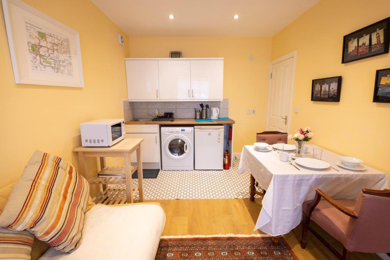London Vegetarian Smoke & Pet Free En-Suite With Ev Parking Edgware Dış mekan fotoğraf