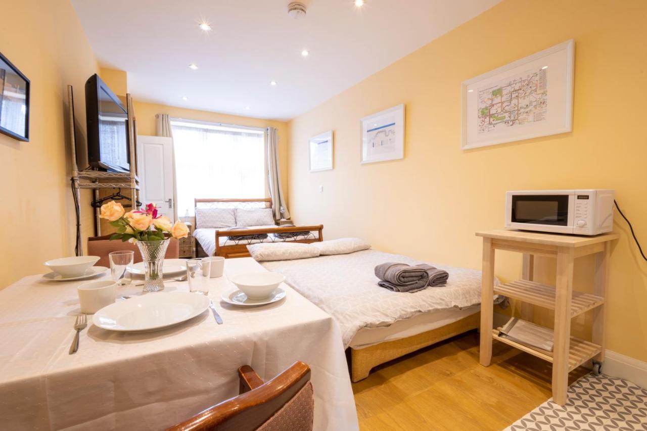 London Vegetarian Smoke & Pet Free En-Suite With Ev Parking Edgware Dış mekan fotoğraf