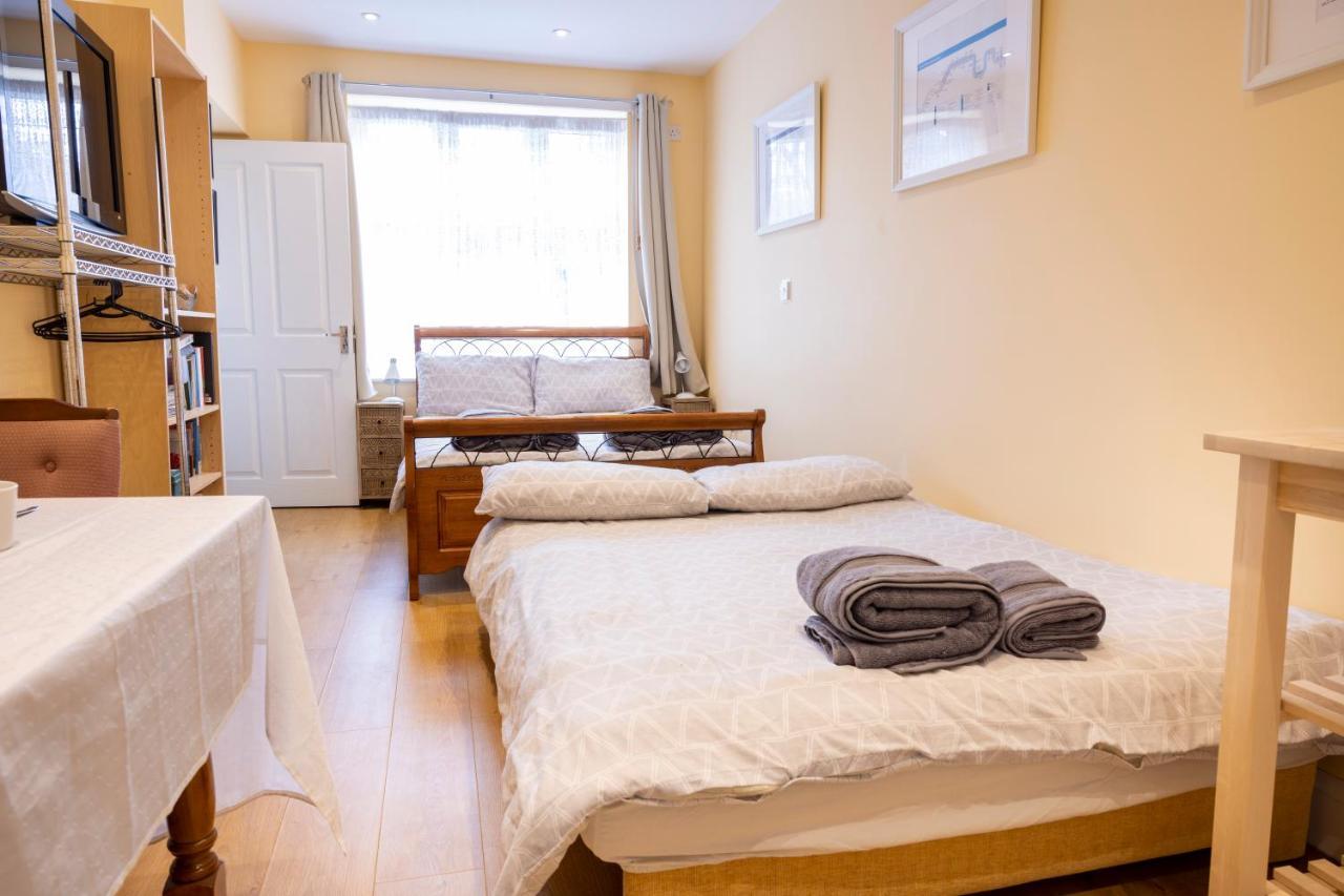 London Vegetarian Smoke & Pet Free En-Suite With Ev Parking Edgware Dış mekan fotoğraf