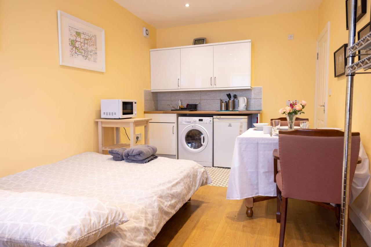 London Vegetarian Smoke & Pet Free En-Suite With Ev Parking Edgware Dış mekan fotoğraf