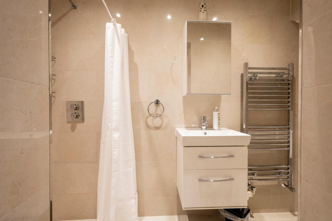 London Vegetarian Smoke & Pet Free En-Suite With Ev Parking Edgware Dış mekan fotoğraf
