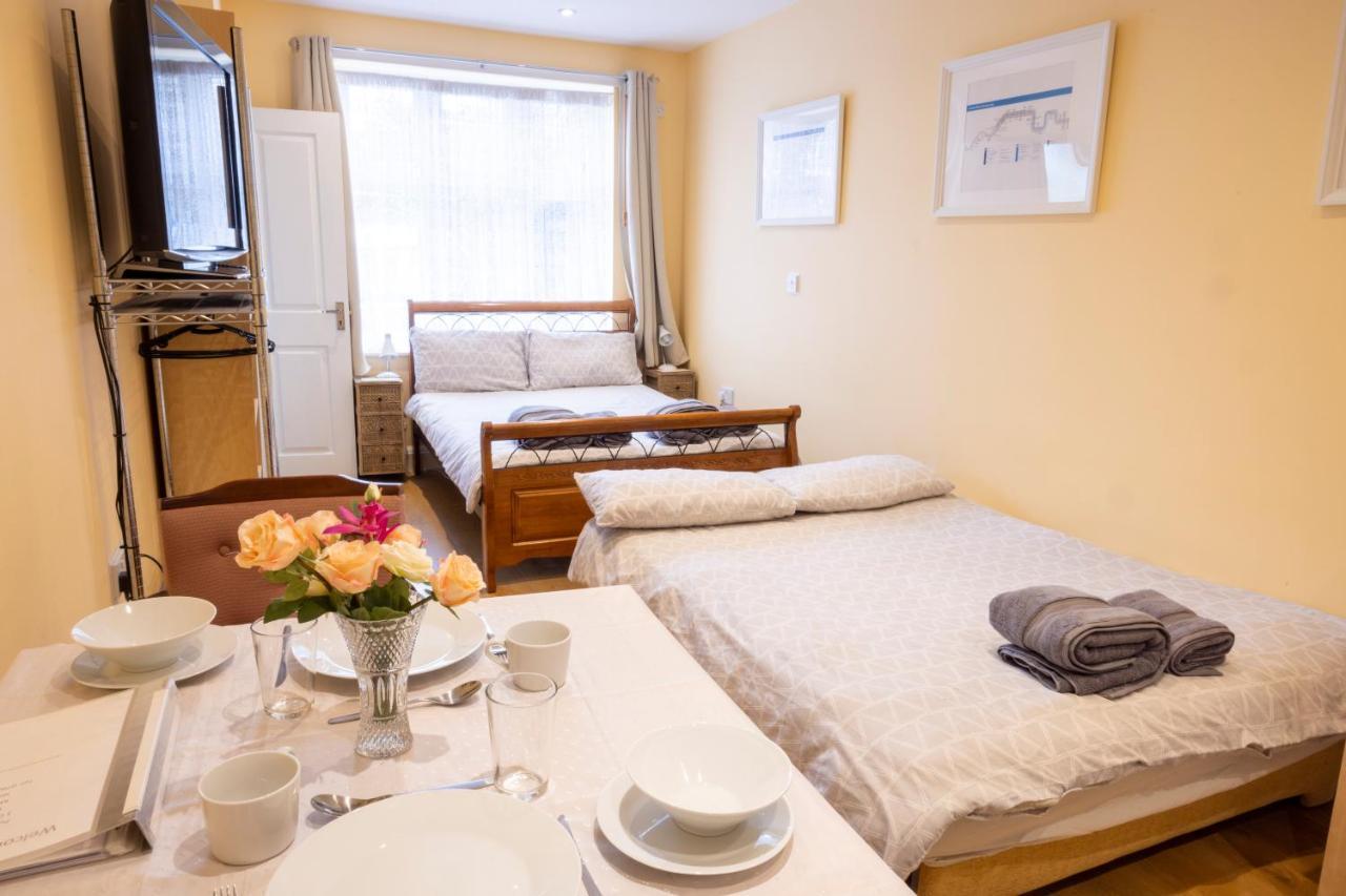 London Vegetarian Smoke & Pet Free En-Suite With Ev Parking Edgware Dış mekan fotoğraf