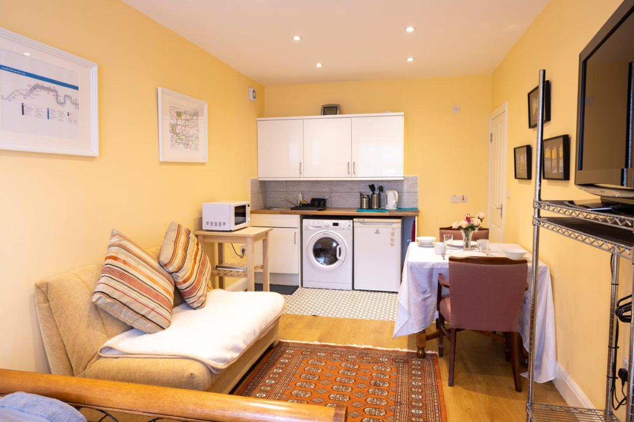London Vegetarian Smoke & Pet Free En-Suite With Ev Parking Edgware Dış mekan fotoğraf