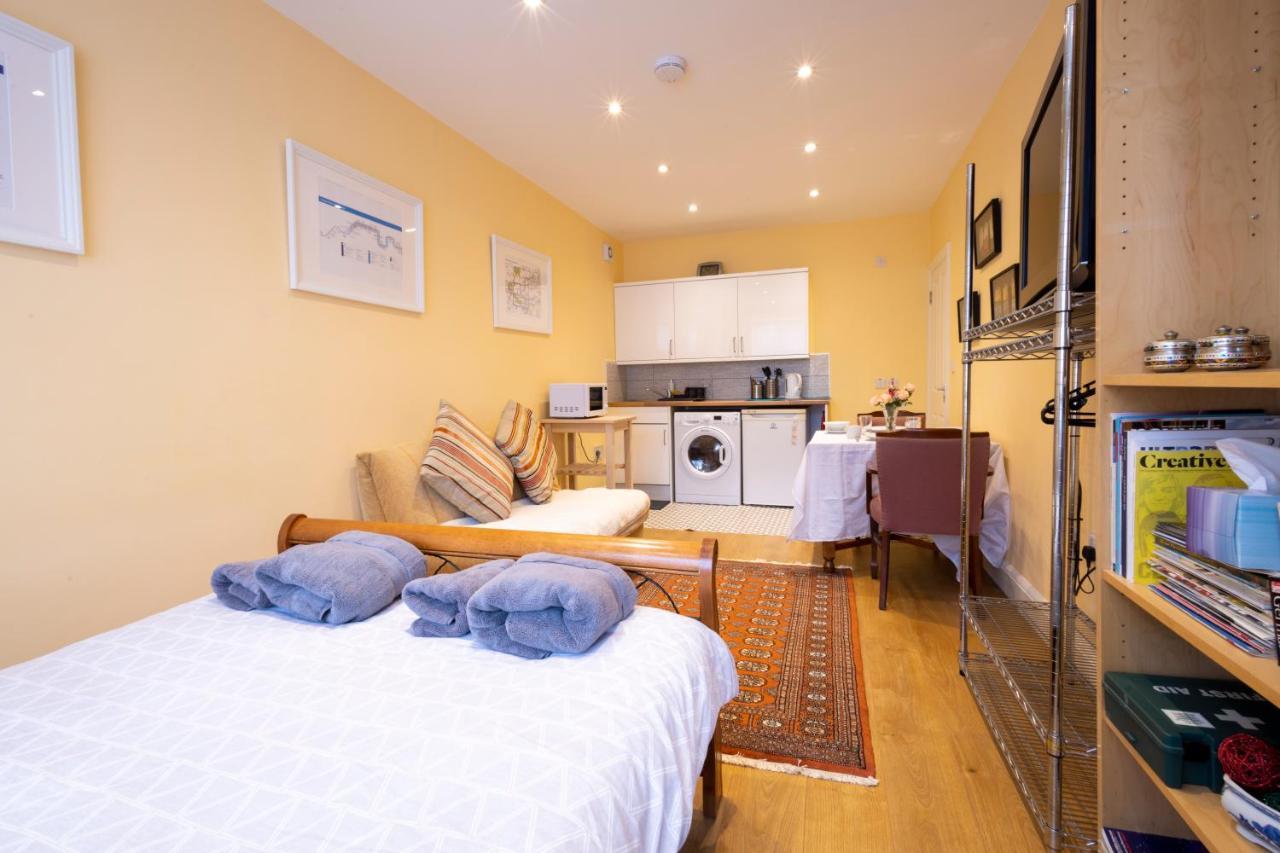 London Vegetarian Smoke & Pet Free En-Suite With Ev Parking Edgware Dış mekan fotoğraf