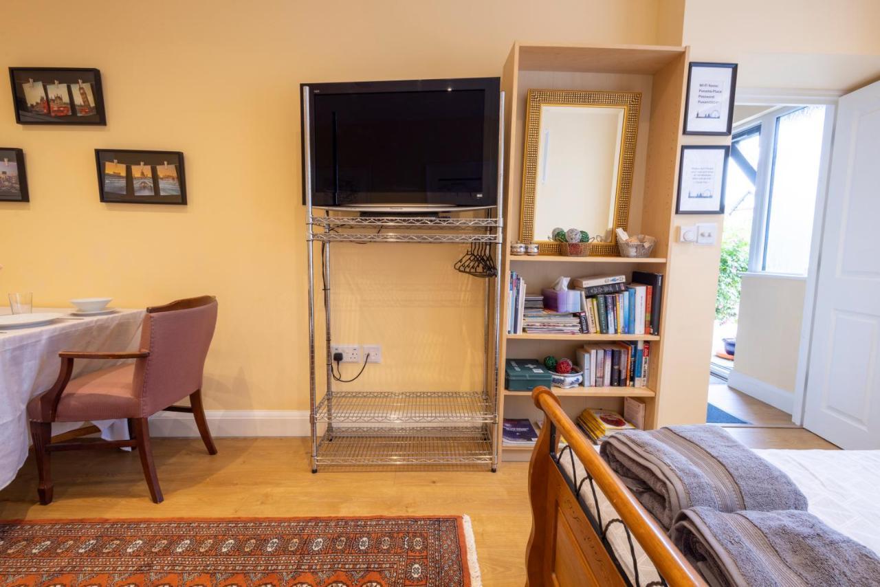 London Vegetarian Smoke & Pet Free En-Suite With Ev Parking Edgware Dış mekan fotoğraf