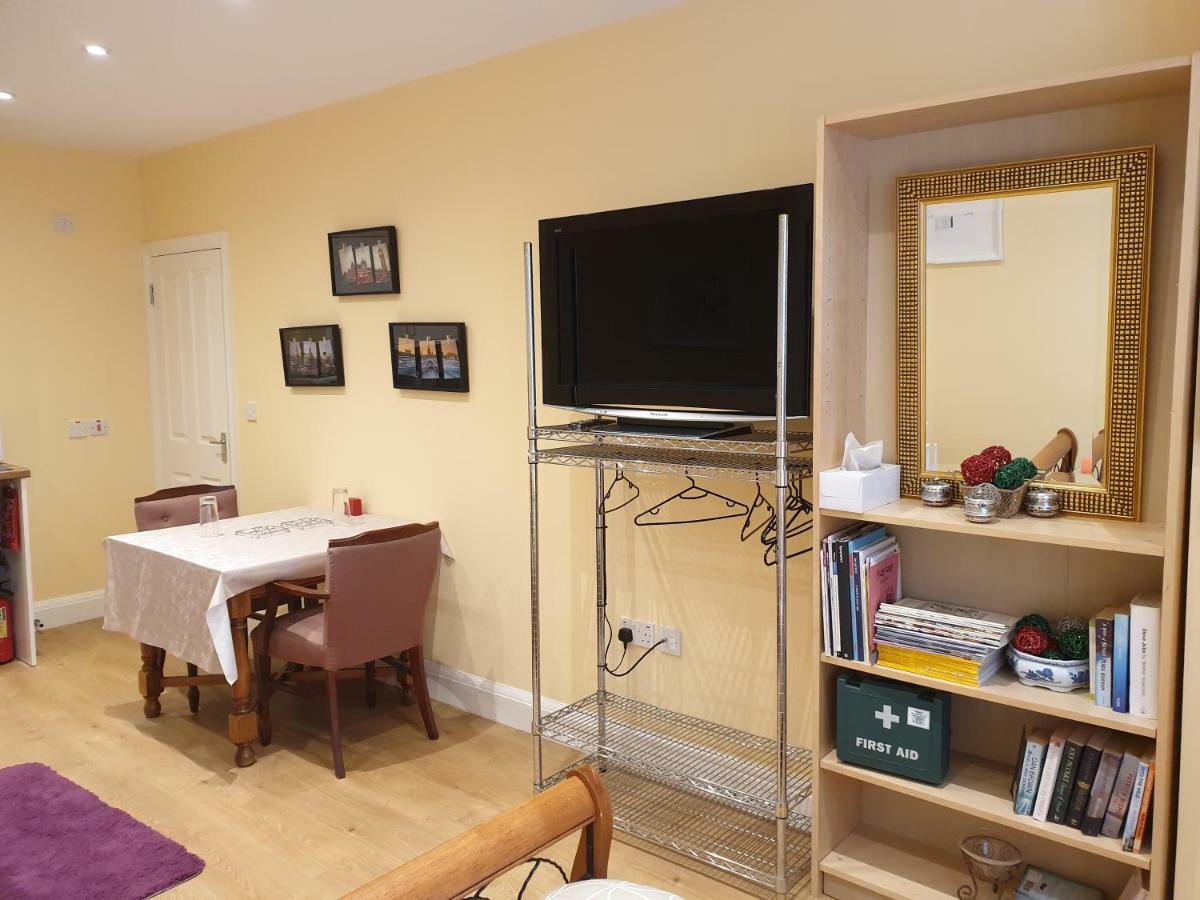 London Vegetarian Smoke & Pet Free En-Suite With Ev Parking Edgware Dış mekan fotoğraf