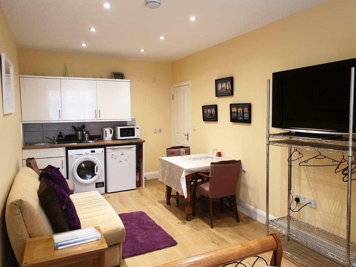 London Vegetarian Smoke & Pet Free En-Suite With Ev Parking Edgware Dış mekan fotoğraf