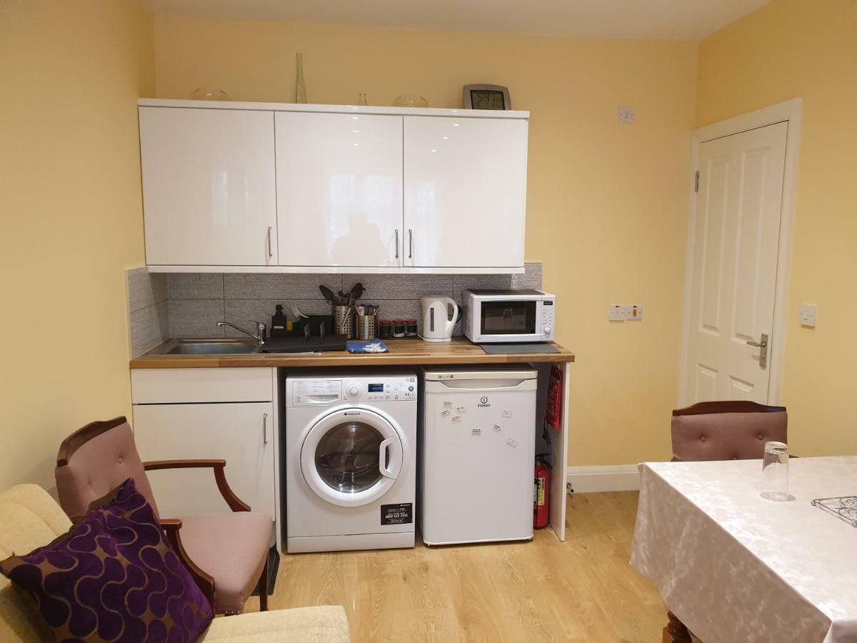 London Vegetarian Smoke & Pet Free En-Suite With Ev Parking Edgware Dış mekan fotoğraf